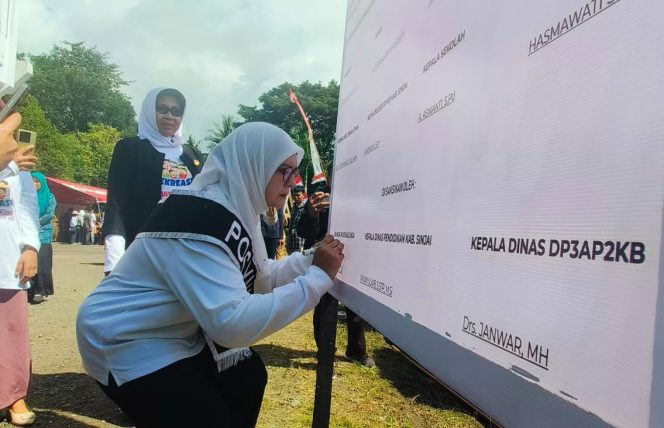 					Penandatanganan Deklarasi Anti Kekerasan pada Anak di Sinjai. (Dok. Ist/ Humas)