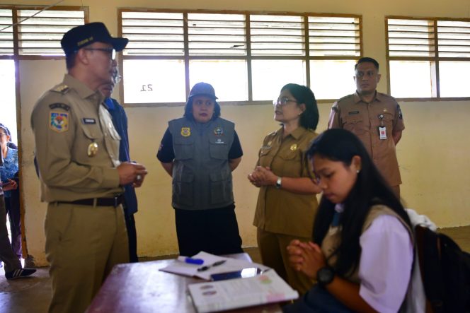 					Tinjau SMA Negeri 11 Toraja Utara, Pj Gubernur Sulsel Langsung Programkan Perbaikan