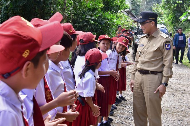 					Dewan Korpri Bakti Sosial Pasca Bencana di Torut, Pj Gubernur Serahkan Bantuan