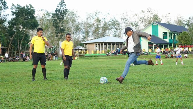 					Bupati Cup 3 Zona Bulukumpa Dibuka, Andi Utta: Ini Tempat Main Bola Saya Sejak Kecil