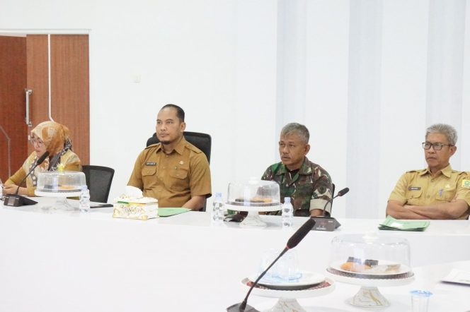 					Rapat Koordinasi (Rakor) Inflasi berlangsung di Command Center Rumah Jabatan (Rujab) Bupati Sinjai. (Dok. Ist/ Humas)