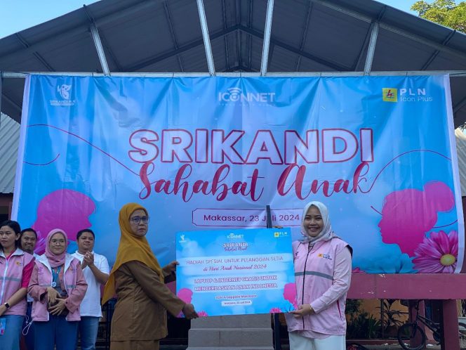 					Tim PLN Icon Plus SBU Sulawesi dan IBT saat di sekolah. (ist)