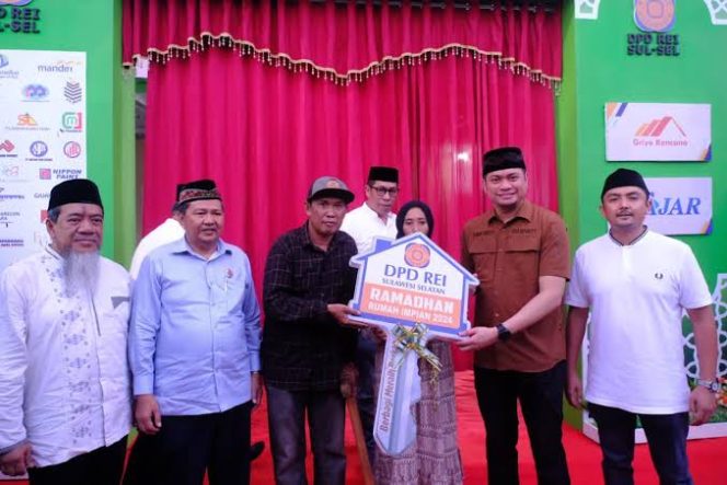 					Bupati Adnan Serahkan Rumah Gratis Bagi Masyarakat Kurang Mampu