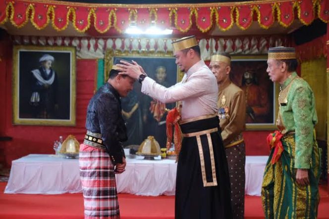 					Pemkab Gowa Anugerahi Kajati Sulsel Gelar Adat I Mannuntungi Daeng Mattola 