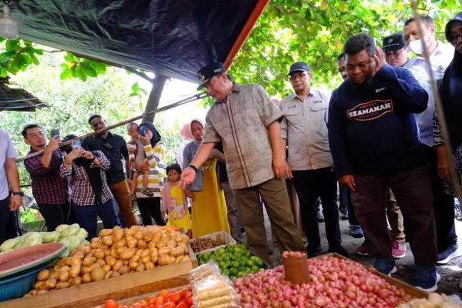 					Hari Pertama Ramadan, Pj Sekda Gowa Dampingi Pj Gubernur Sulsel Pantau Harga dan Ketersediaan Stok Pangan 
