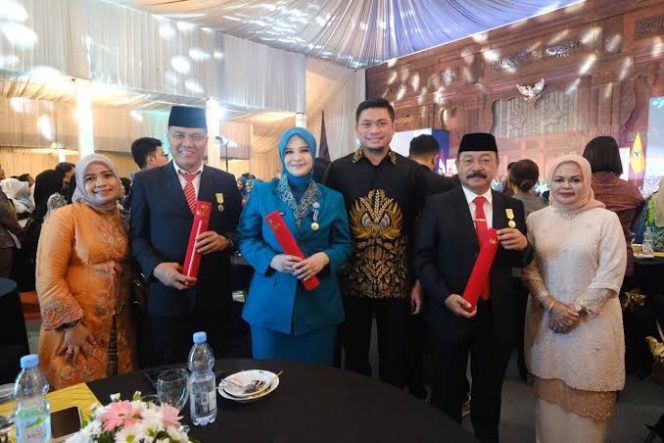 					Kabupaten Gowa Raih Tiga Penghargaan dari BKKBN