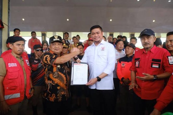 					PMI Sulsel Salurkan Berbagai Bantuan Kemanusiaan ke Pemkab Luwu 