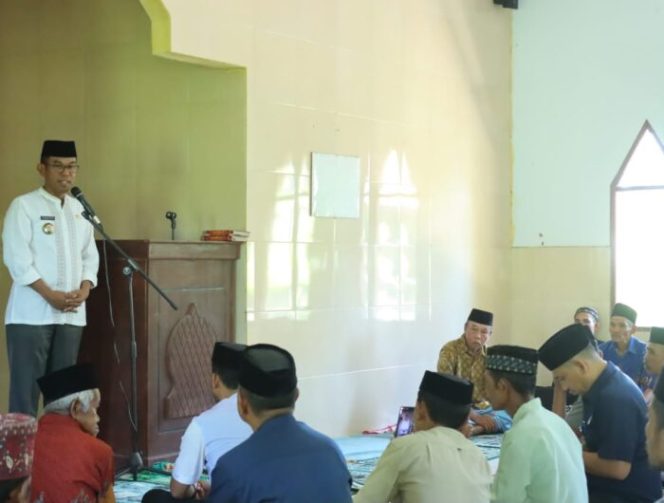 					Bersama Warga Desa Balangtanayya Polut, Pj. Bupati Takalar Safari Jum’at di Mesjid Alauddin