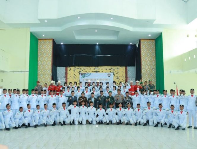 					Pj. Bupati Takalar Kukuhkan 76 Pasukan Pengibar Bendera Pusaka HUT ke-79 RI