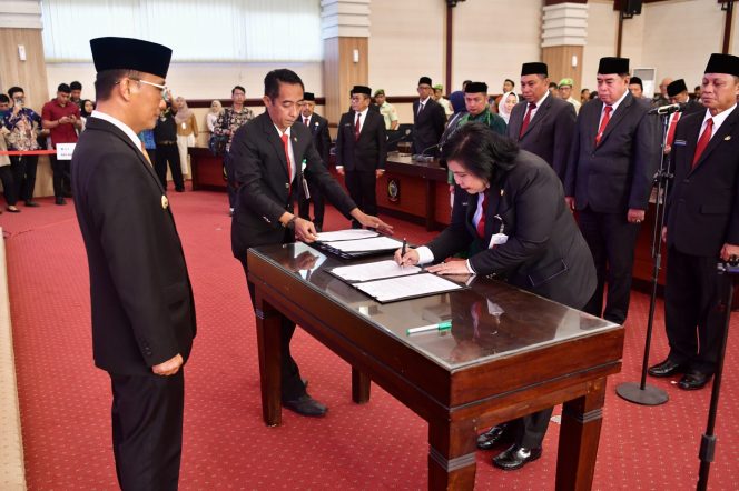 					Prof Zudan Lantik Pj Sekda dan 5 Eselon II Pemprov