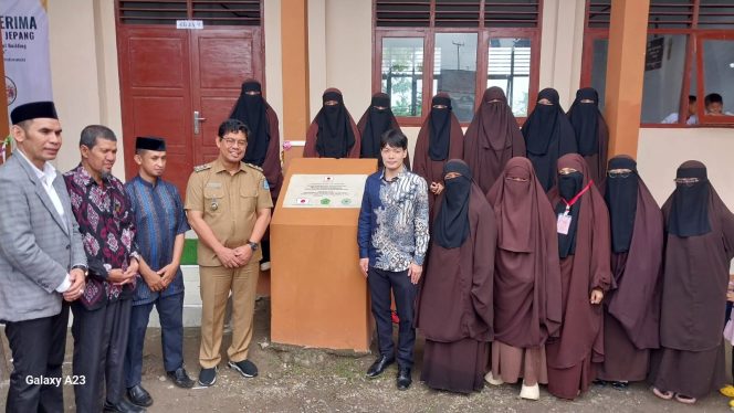 					Peresmian Bangunan Baru MI Imam Bukhori Yayasan Al Irsyad Bulukumba. (Dok. Berita.News/ Syarif)