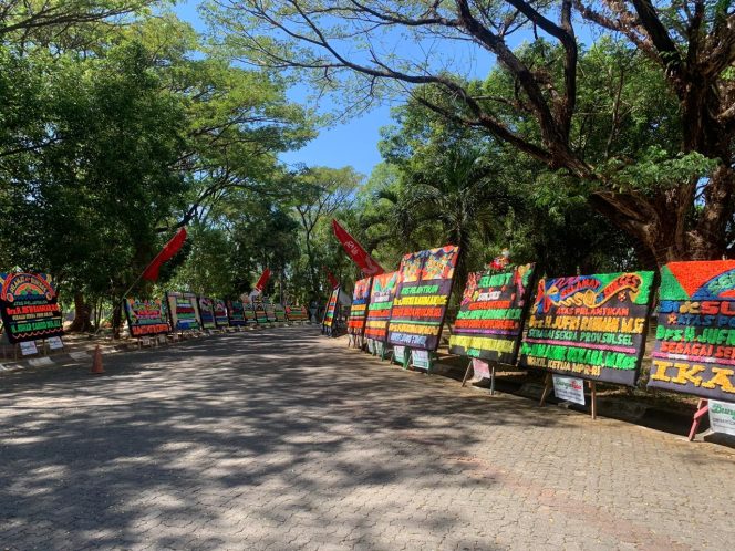 					Jelang Pelantikan Jufri Rahman, Kantor Gubernur Sulsel Dipenuhi Karangan Bunga