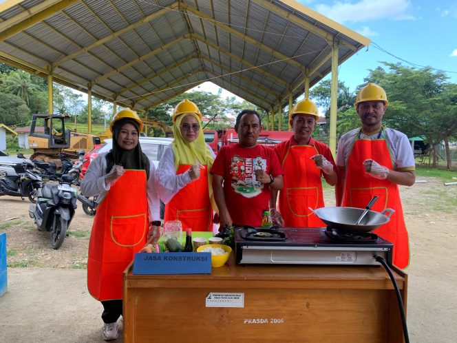 					Pegawai Dinas PUPR Sinjai Tiru Penampilan Chef Profesional Saat Ikuti Lomba Memasak