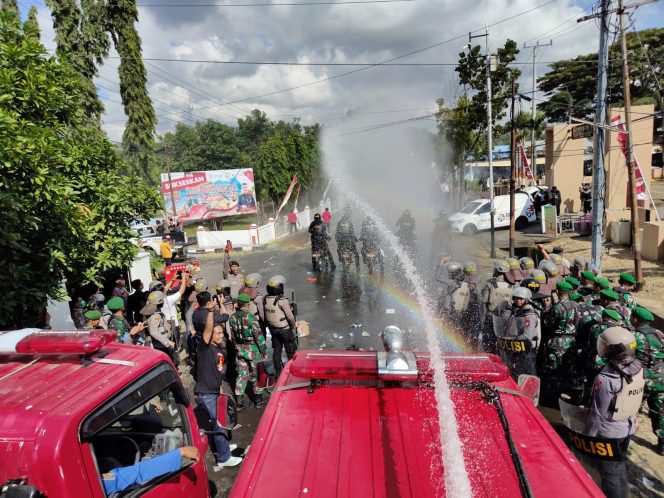 					Simulasi Pengamanan Kota Polres Sinjai di Kantor KPU. (Dok. Ist)