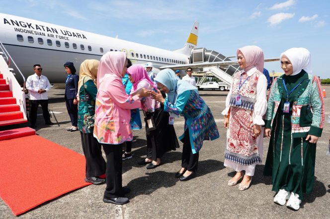 					Kunker di Sulsel, Pj Ketua PKK Ninuk Triyanti Zudan Dampingi Ibu Negara Iriana Joko Widodo