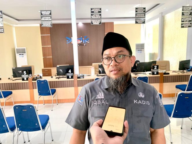					Kepala Dinas Pendidikan Sulsel Andi Iqbal Najamuddin saat memperlihatkan pusat pelayanan terpadu di Dinas Pendidikan, percepat urusan administrasi (dok.Andi Khaerul_berita.news)