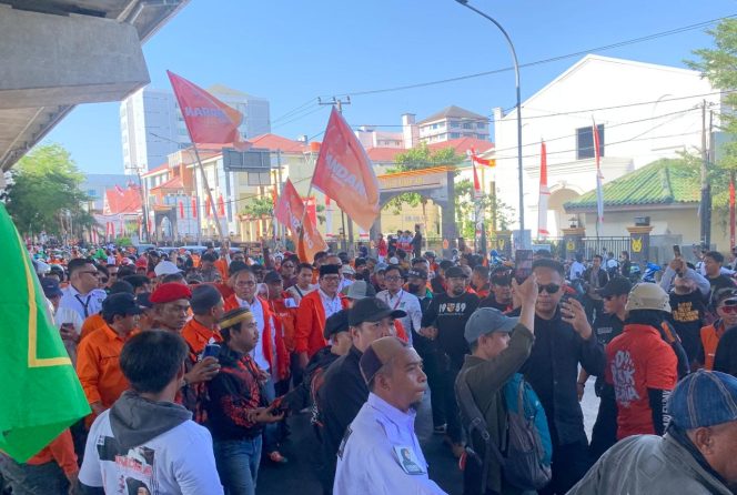 					Simpatisan Tumpah Ruah Kawal Danny – Azhar Daftar ke KPU Sulsel