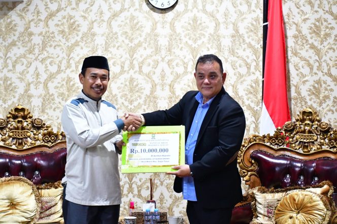 					Komitmen Pemkab Sinjai di Bidang Keagamaan, Pj Bupati Kembali Serahkan Dana Hibah