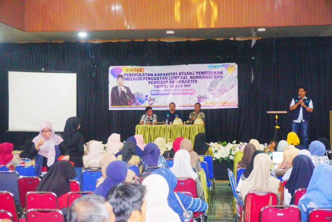 					300 Guru SD dan SMP di Sinjai Bimtek Penguatan Literasi