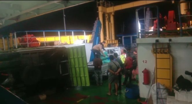 					Situasi Saat KMP Sangke Pallangga Dihantam Ombak dan Angin Kencang. (Dok. Ist)