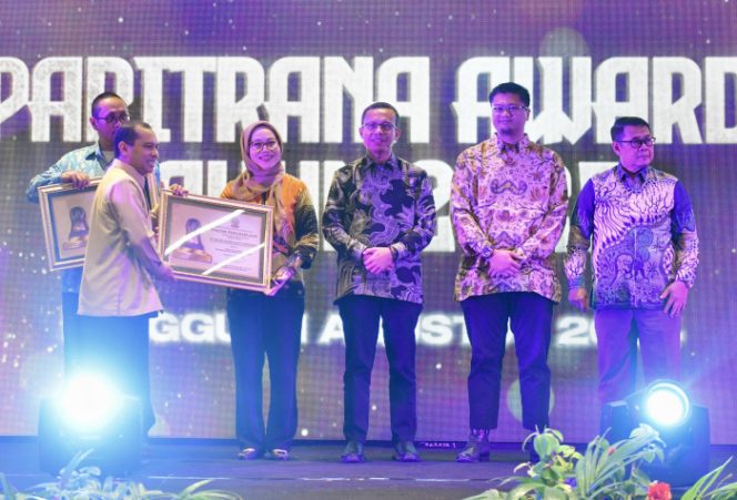 					Berhasil Lindungi Pekerja, Huadi Group Sabet Penghargaan Paritrana Award 2023