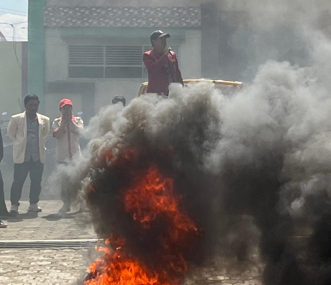 					AMM Sinjai Demo Minta Rektor UMSi Dicopot. (Dok. Ist)