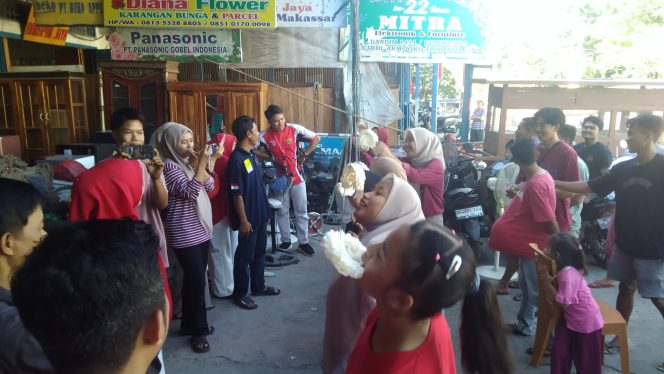 					Keseruan Karyawan dan Karyawati Toko Mitra Bulukumba. (Dok. Berita.News/ Syarif)