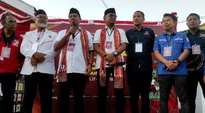 					Calon Bupati dan Wakil Bupati Muzayyin Arif - A. Ikhsan Hamid usai Mendaftarkan Dirinya di KPU Sinjai. (Dok. Berita.News/ Syarif)