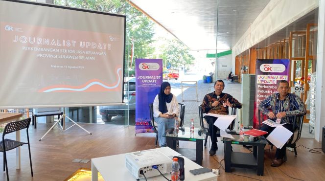 					Kepala OJK Sulselbar Darwisman saat memaparkan perkembangan Ekonomi Sulsel di Agenda Journalist Update (dok.)