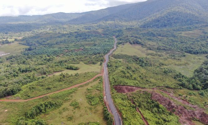 					Hasil Pengerjaan Jalan Era Andi Sudirman Sulaiman di Luwu Timur tembus Sulteng saat jabat Gubernur (dok.)