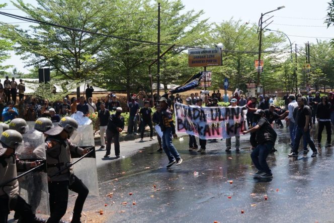 					Hadiri Simulasi Sispamkota, Adnan Harap Pelaksanaan Pilkada di Gowa Berjalan Aman dan Tertib 