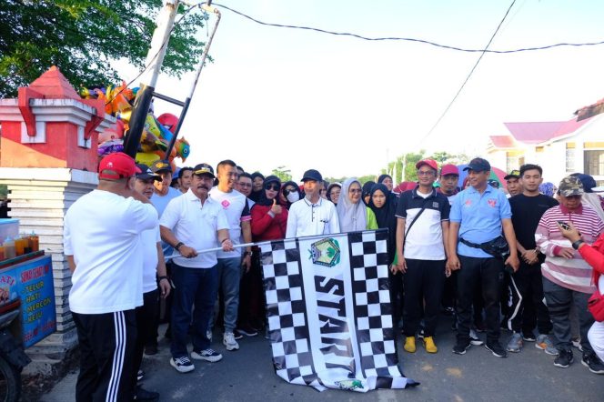 					Lepas Rombongan Jalan Santai, Wakil Bupati Gowa Harap Tingkatkan Kebersamaan dan Persatuan