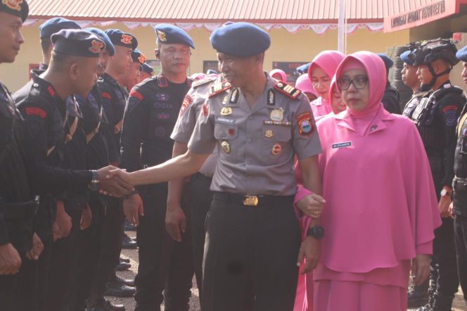 					Dua Personel Brimob Bone Dimutasi ke Polisi Dinas Umum, Ini Pesan Danyon Ichsan