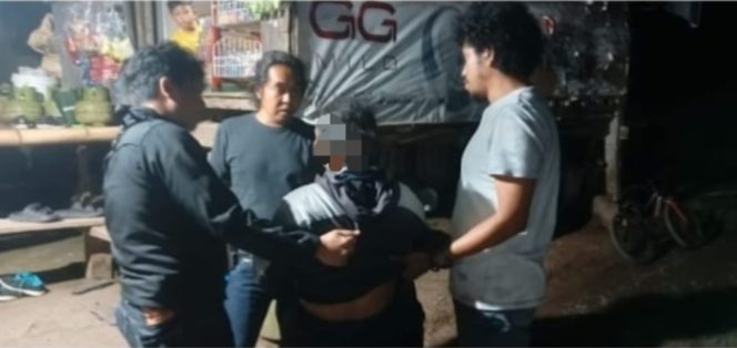 					Terduga Pelaku saat Diamankan Tim Resmob Reskrim Polres Sinjai. (Dok. Ist)