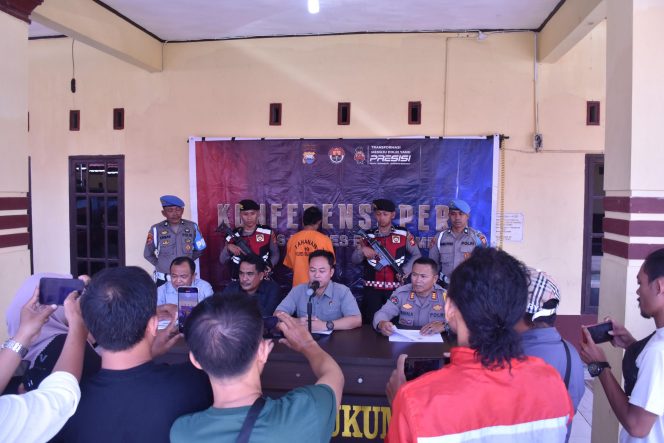 					Konferensi Pers Penetapan Tersangka Penganiayaan Anak Dibawah Umur di Polres Bulukumba. (Dok. Ist/ Humas)