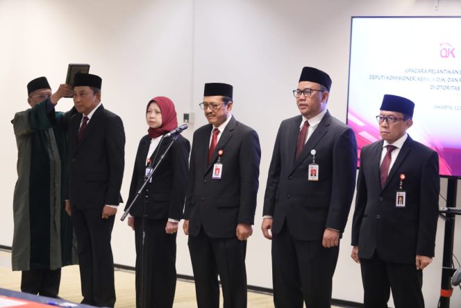 					3 Pejabat Level Deputi Komisioner dan Kepala OJK Jatim Resmi Dilantik