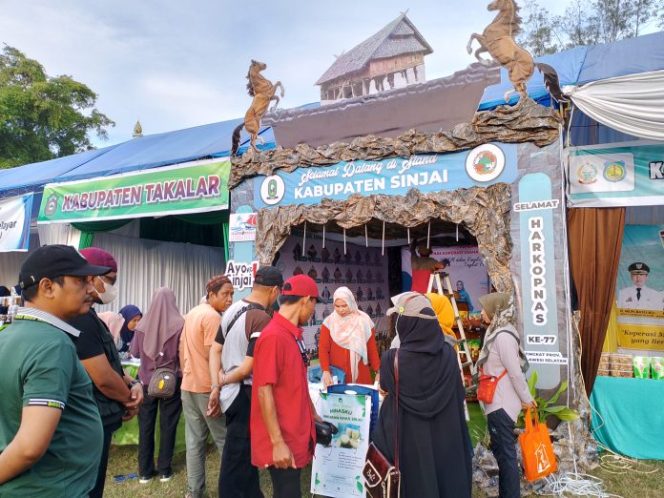 					Dua Kuliner Khas Sinjai Laris Manis di Gelaran Expo UMKM Harkopnas di Selayar