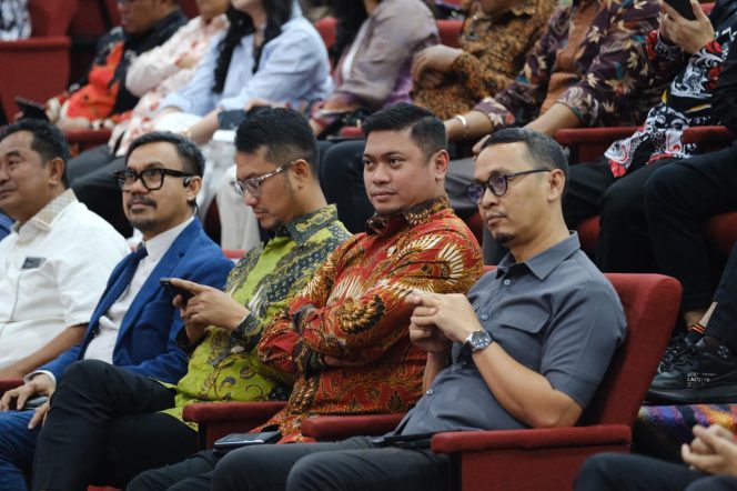 					Dianggap Kepala Daerah yang Inovatif, Bupati Gowa Raih Penghargaan pada Kabar Award 2024 