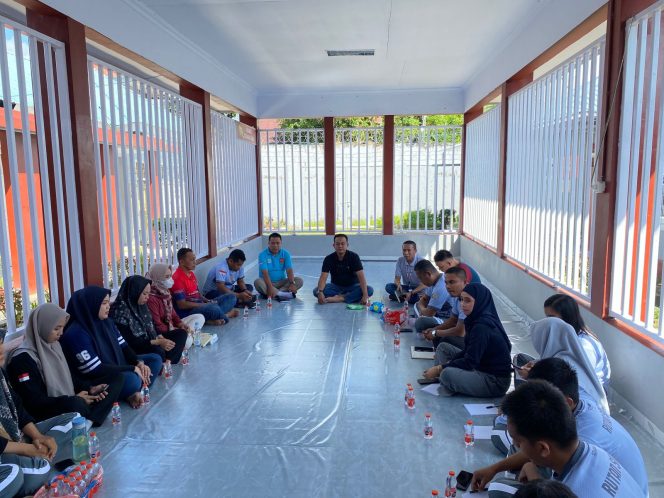 					Karutan Sinjai Darman Syah Briefing bersama Staf Pegawai dan Petugan Pengamanan. (Dok. Ist)