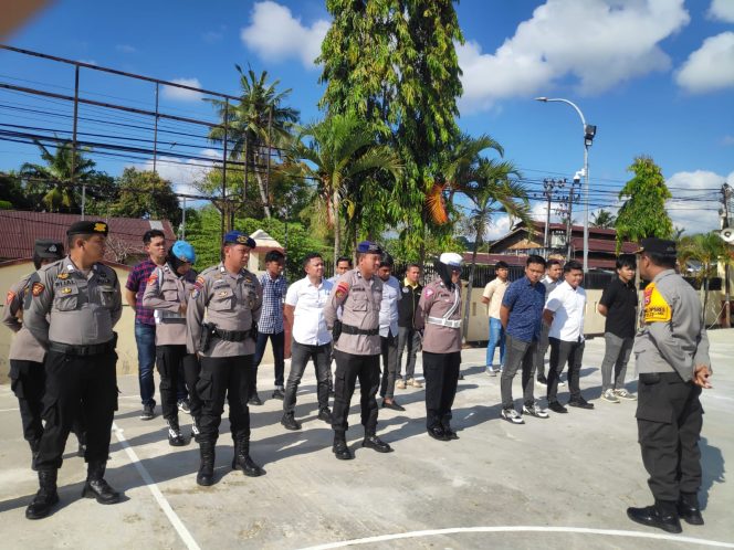 					Kabag SDM Polres Sinjai Memberikan Arahan kepada 22 Personel PAM Melekat di Pilkada 2024. (Dok. Ist)