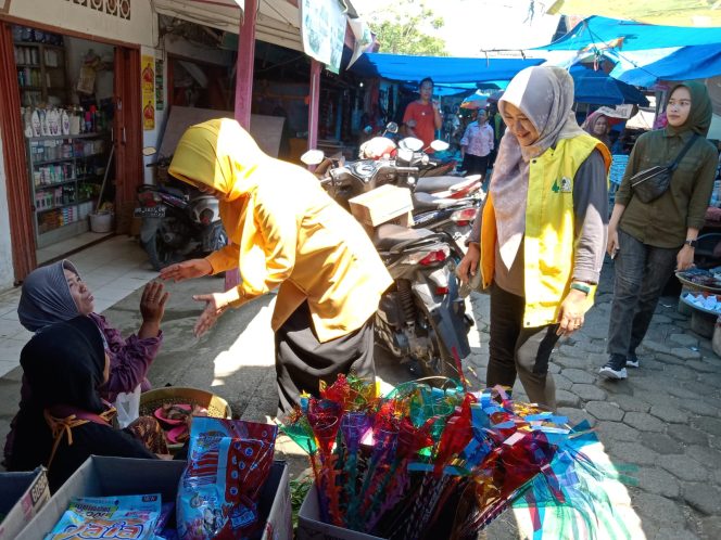 					Tak Janjikan Pembangunan Pasar Sentral, Andi Kartini Disambut dengan Doa Para Pedagang