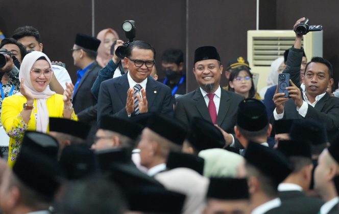 					Pelantikan Anggota DPRD Sulsel, Andi Sudirman: Selamat Bekerja, Semoga Amanah 