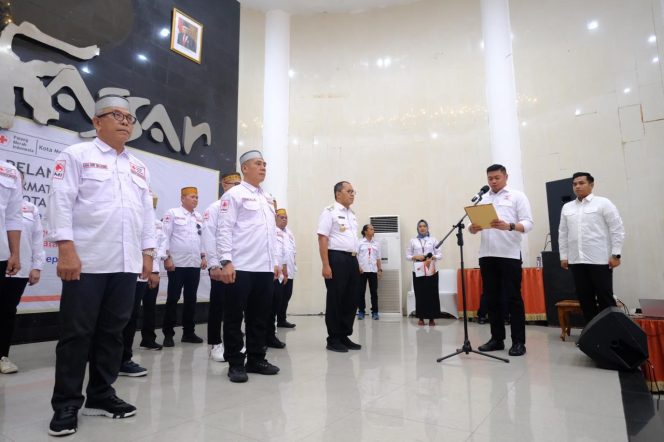 					Lantik Pengurus PMI Makassar, Adnan Minta Stok Darah Harus Terus Terjaga 