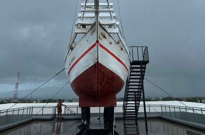 					Penampakan Gedung Pinisi Bulukumba Pasca Insiden Kebakaran Dibagian Atap. (Dok. Ist)