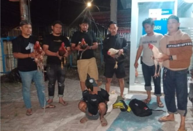 					Pelaku dan Barang Bukti yang Diamankan di Mapolres Sinjai. (dok. Ist)