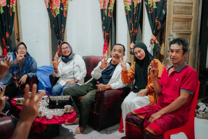 					Kampanye Door to Door Paslon SANTUN di Pilkada Sinjai. (dok. Ist)