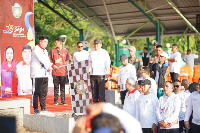 					Pelepasan Peserta Jalan Santai HUT Sulsel di Parepare. (dok. ist)