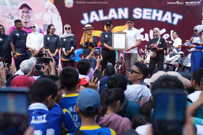 					Rekor MURI Tercipta di Jalan Sehat HUT Sulsel ke-355