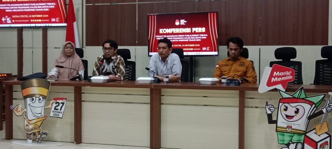 					Konferensi Pers KPU Parepare Terkait Jadwal Pelaksanaan Debat Publik Paslon Walikota dan Wakil Walikota. (dok. Berita.News/ Wahyu)