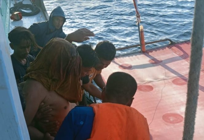 					Evakuasi Nelayan Korban Kecelakaan di Laut Selayar. (dok. Ist)